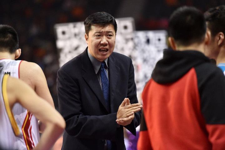 《五十度灰》男主詹米度假险丧命 碰毒虫被送医 2024-01-23 2015年凭借情欲爱情电影《五十度灰》爆红的41岁男星詹米·多南，被曝近日在葡萄牙度假时，因触摸到有剧毒的毛毛虫引发类似心脏病症状，险些丧命，所幸被紧急送医，才逃过一劫！